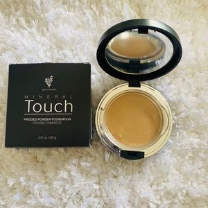 Younique Mineral touch pressed powder foundation